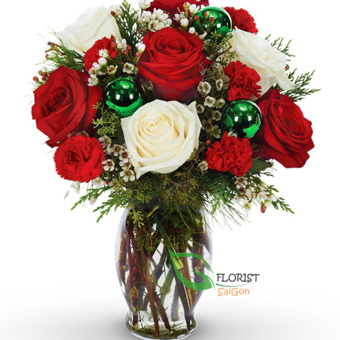 A Christmas vase with roses